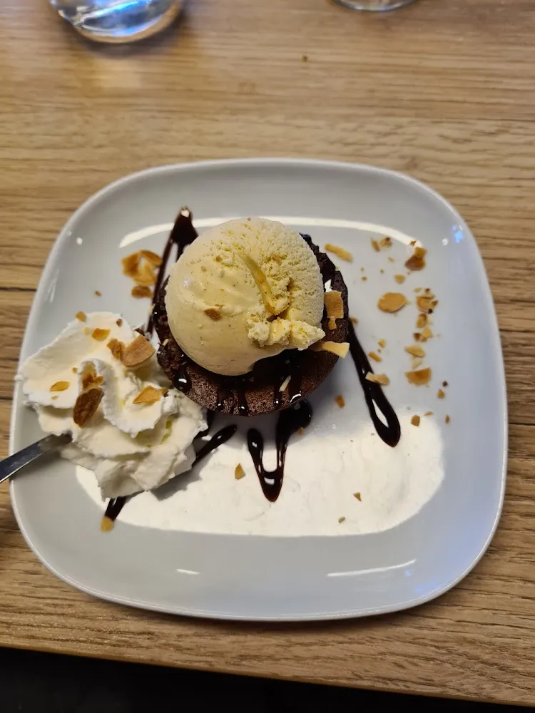 Fondant Au Chocolat Et Sa Boule de Glace Miam-miam