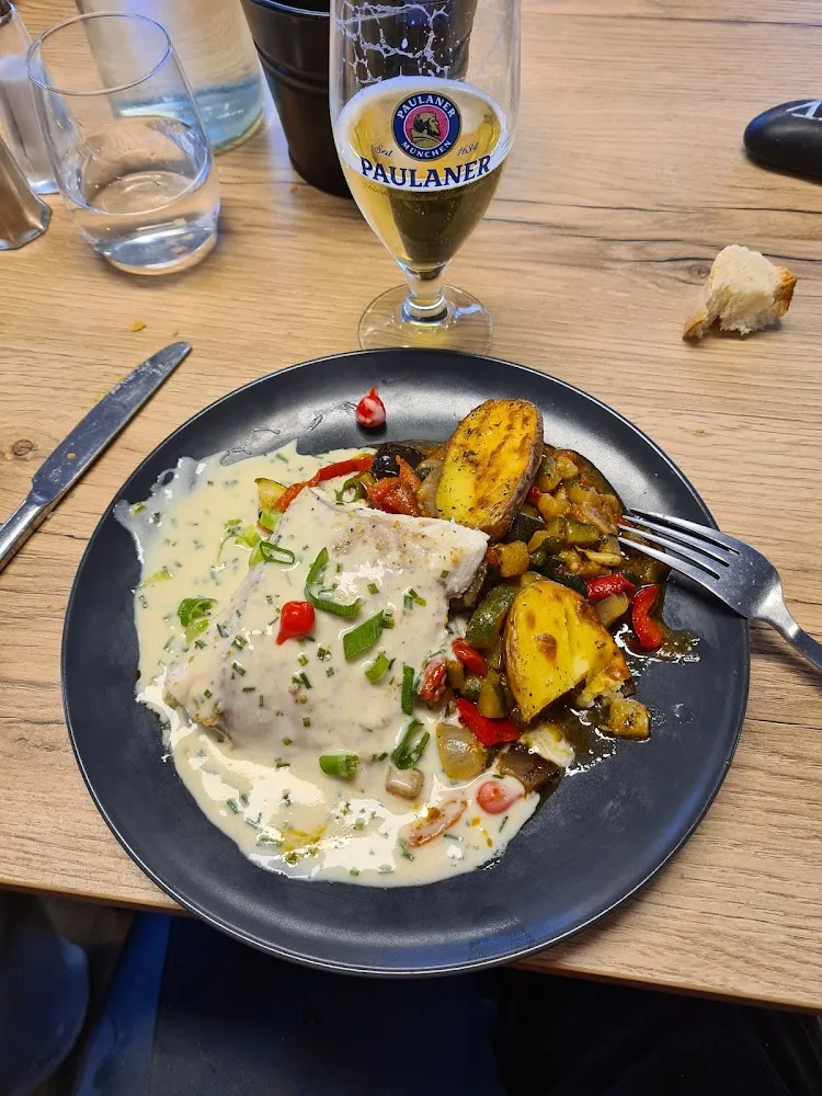 Poisson Légumes de Saison Et Pommes Frites